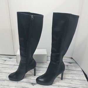 Nine West Regular  Calf Woman's SZ 6M Queany Boots New Without Box.